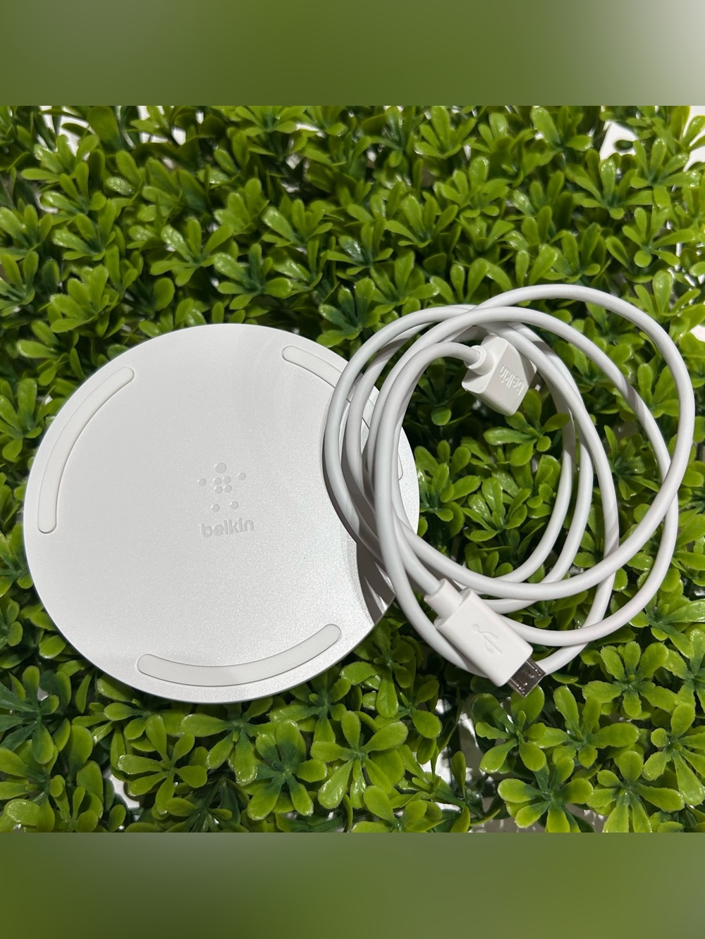 Belkin BOOST CHARGE Wireless Charging Pad 10W with White Cable